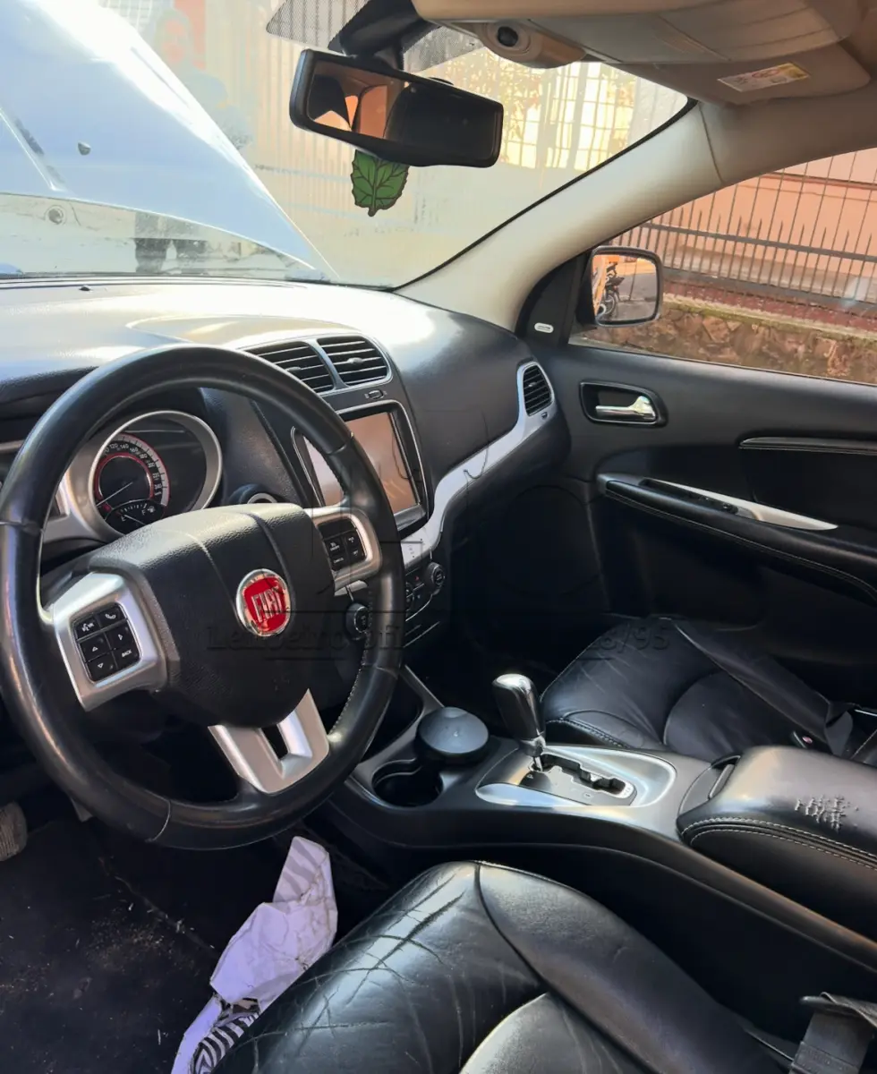 LOTE 001 - UM VEÍCULO FIAT FREEMONT PREC AT6, PLACA IVE-6198, ANO/MODELO 2013/2014