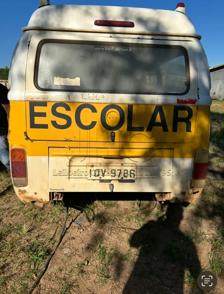 LOTE 001 - VW/ KOMBI ESCOLAR 2010