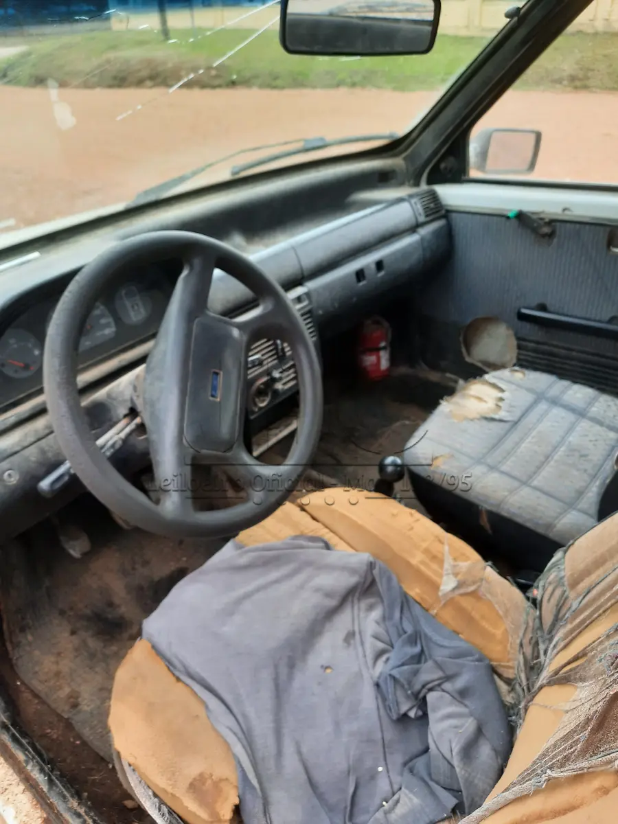 LOTE 000 - UM VEÍCULO FIAT UNO MILLE EX ANO 1999