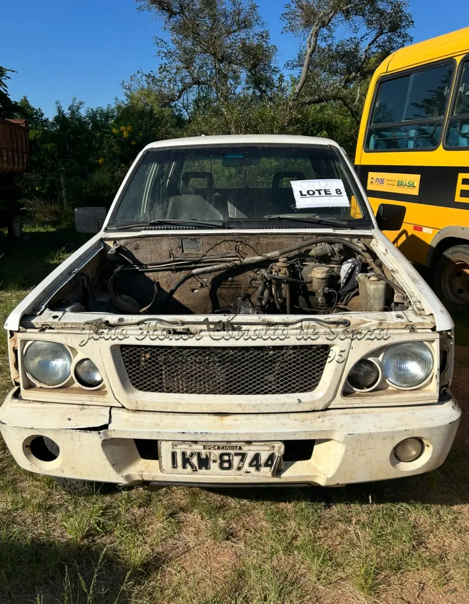 Veículo Mitsubishi L200 Mitsubishi L200 2002 Branca Diesel Conservada 2002 em leilão