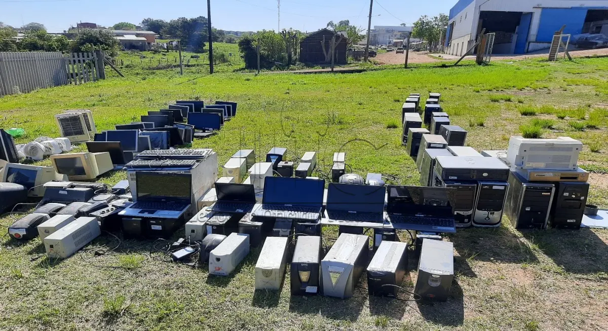 LOTE 014 - MILHARES DE UTENSÍLIOS DIVERSOS, DENTRE ELES: COMPUTADORES, TABLETS, AR CONDICIONADOS, MATERIAIS DE ESCRITÓRIOS, ELETRÔNICOS EM GERAL, MATERIAIS HOSPITALARES, EXTINTORES, UTENSÍLIOS, MAQUINÁRIOS E FERRAMENTAS PARA USO DOMÉSTICO E/OU EMPRESARIAL.