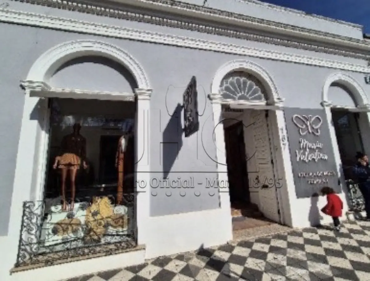LOTE 001 - UM PRÉDIO RESIDENCIAL/COMERCIAL NA RUA MARECHAL DEODORO - CENTRO - BAGÉ/RS