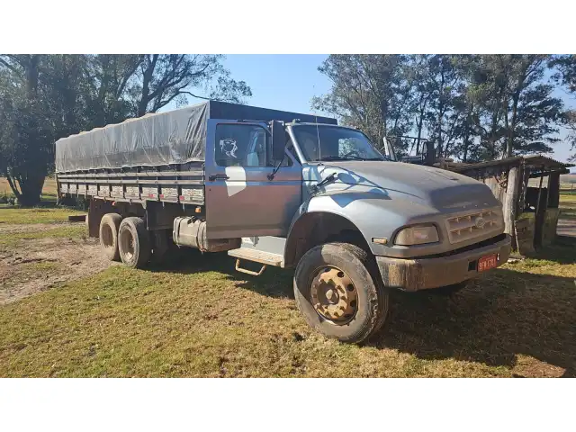UM CAMINHÃO FORD F/14000 HD, placa BFM-1701, 1992/1993