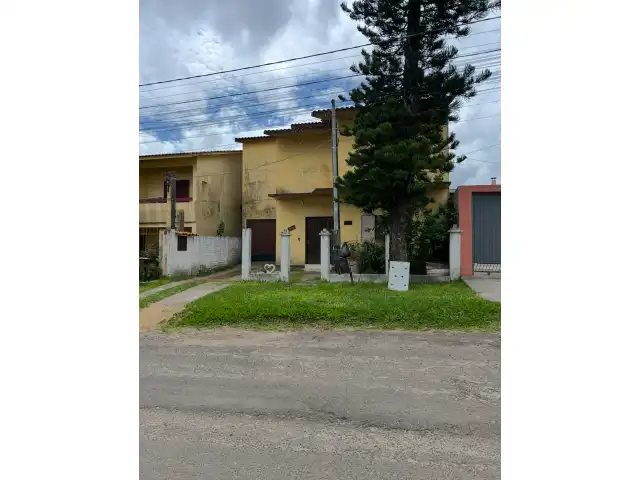 50% DE UM PRÉDIO DE ALVENARIA EM SANTANA DO LIVRAMENTO/RS