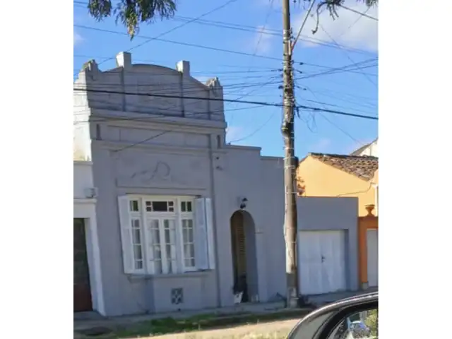 UMA CASA DE ALVENARIA NA RUA HIPÓLITO RIBEIRO - CENTRO - BAGÉ/RS
