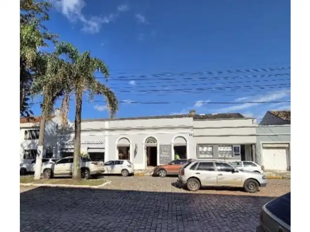 UM PRÉDIO RESIDENCIAL/COMERCIAL NA RUA MARECHAL DEODORO - CENTRO - BAGÉ/RS