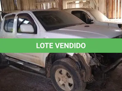 LOTE  - UMA CAMIONETE NISSAN FRONTIER XE 2012/2013
