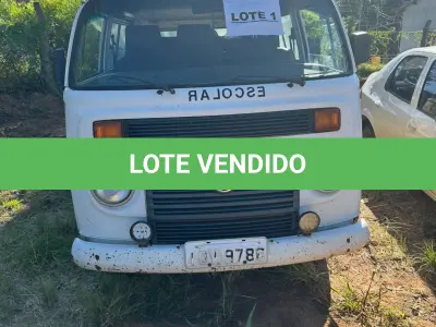 LOTE 001 - VW/ KOMBI ESCOLAR 2010