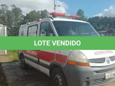 LOTE 004 - UMA AMBULÂNCIA RENAULT/M GREENCAR AMB, PLACA ITL6108, ANO 2012, COR BRANCA