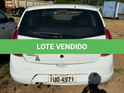 LOTE 004 - RENAULT SANDERO 2013