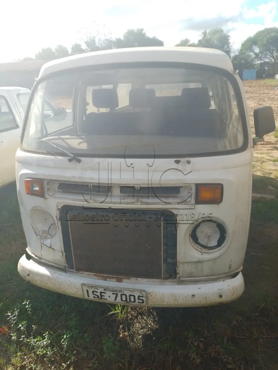 LOTE 0002 - UMA VW/ KOMBI LOTAÇÃO, PLACA ISE 7005, ANO 2011, COR BRANCA
