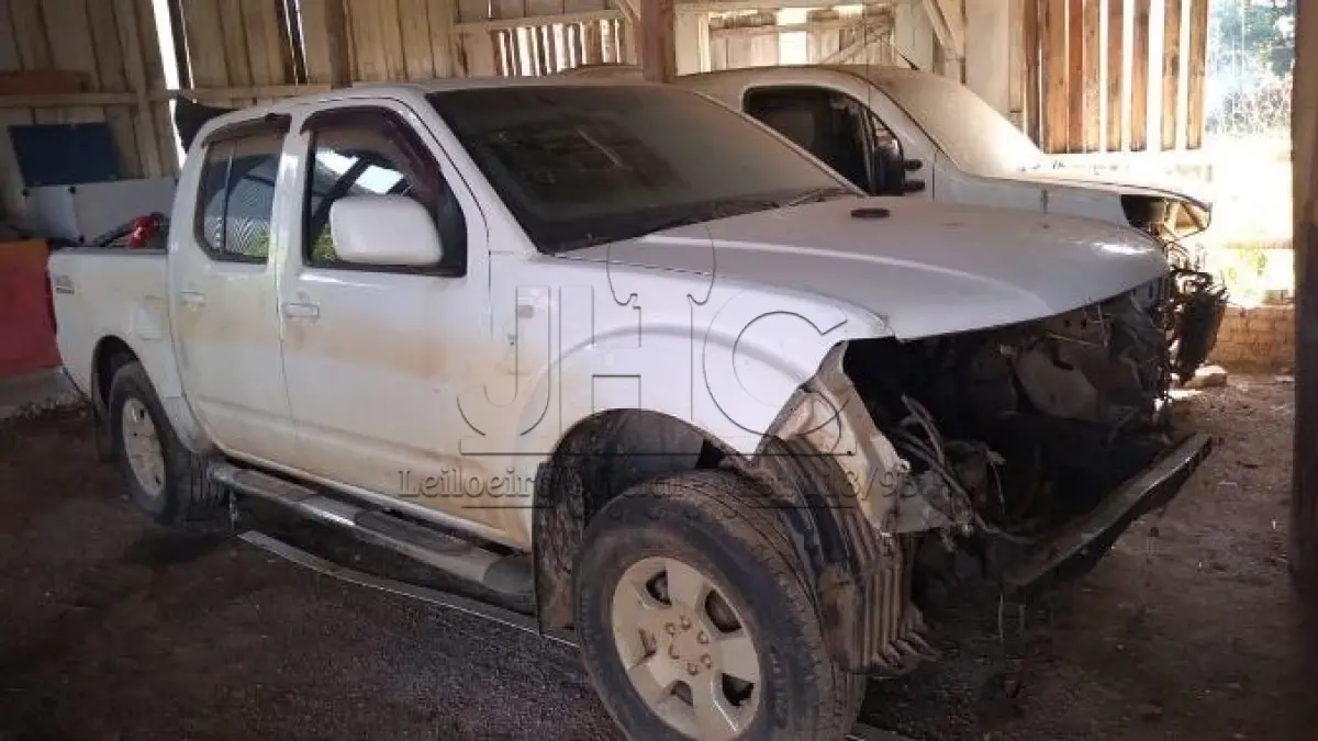 LOTE  - UMA CAMIONETE NISSAN FRONTIER XE 2012/2013