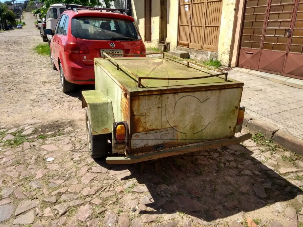 LOTE 003 - REBOQUE FECHADO PIKO JOA - PLACA IPY8673 - ANO/MODELO 2009/2009