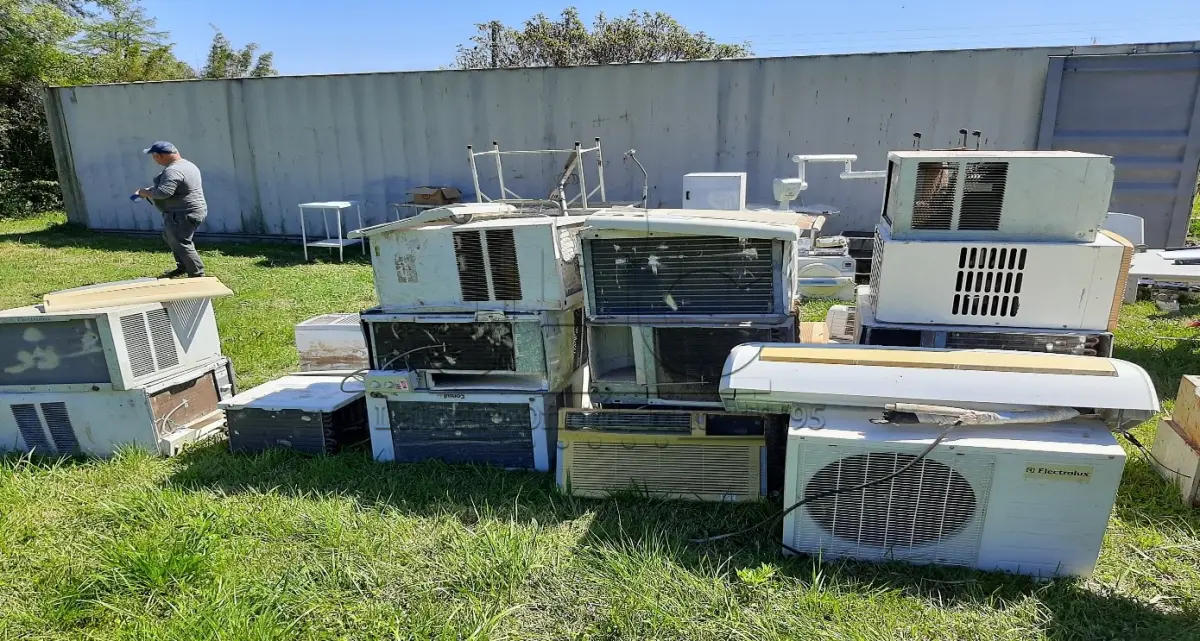 LOTE 014 - MILHARES DE UTENSÍLIOS DIVERSOS, DENTRE ELES: COMPUTADORES, TABLETS, AR CONDICIONADOS, MATERIAIS DE ESCRITÓRIOS, ELETRÔNICOS EM GERAL, MATERIAIS HOSPITALARES, EXTINTORES, UTENSÍLIOS, MAQUINÁRIOS E FERRAMENTAS PARA USO DOMÉSTICO E/OU EMPRESARIAL.