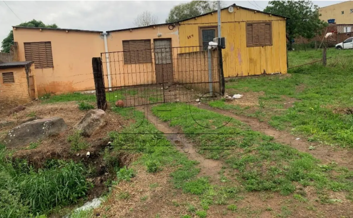 LOTE 001 - UM PRÉDIO DE ALVENARIA E MADEIRA NO PEDRA BRANCA - BAGÉ/RS