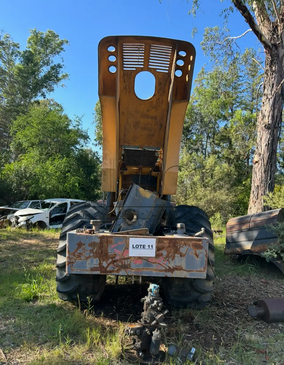 LOTE 011 - ROLO COMPACTADOR YTO 2011