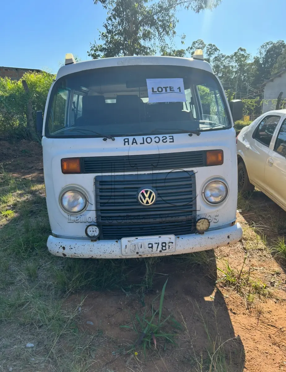 LOTE 001 - VW/ KOMBI ESCOLAR 2010