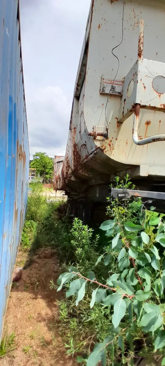 LOTE 007 - CAÇAMBA TOMBADA BRANCA