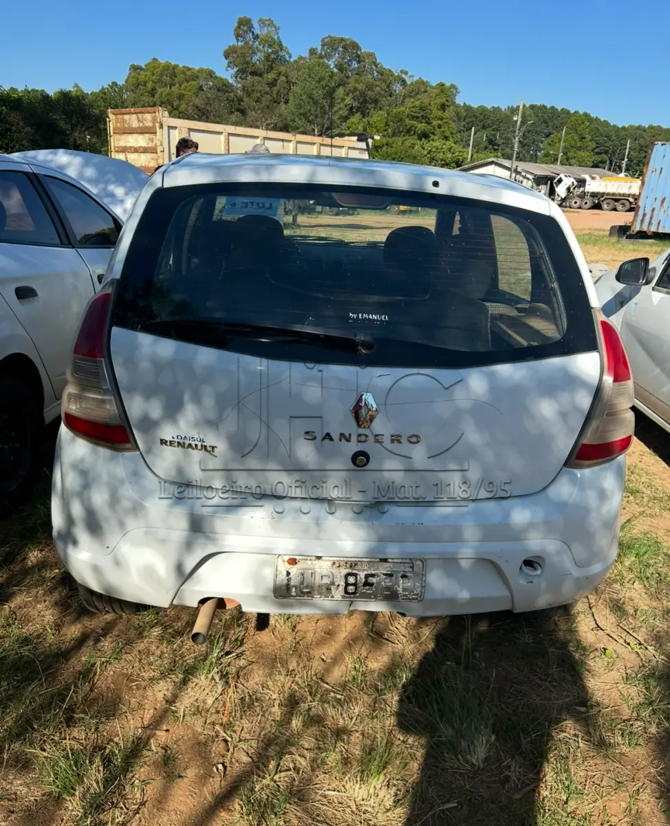 LOTE 005 - RENAULT SANDERO 2013