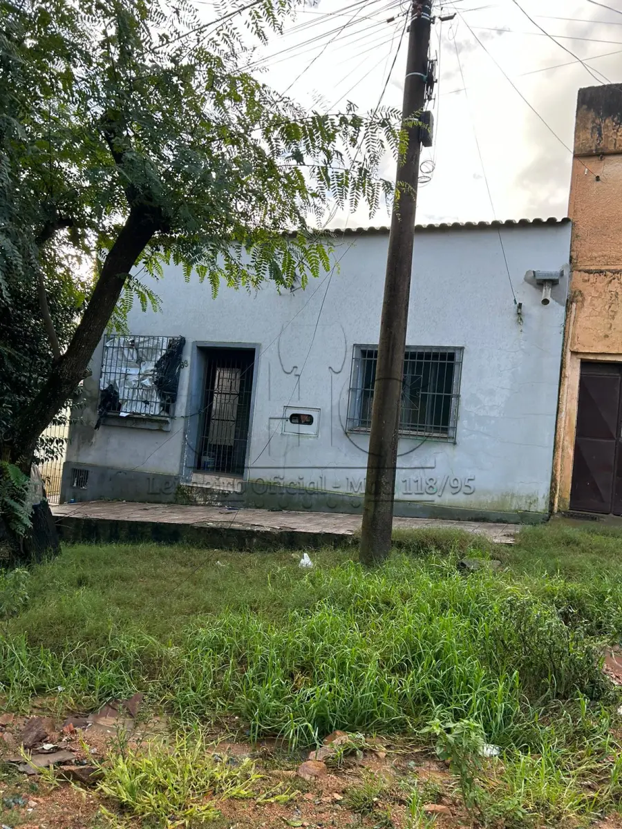 LOTE 001 - UMA CASA NO BAIRRO CASTRO ALVES