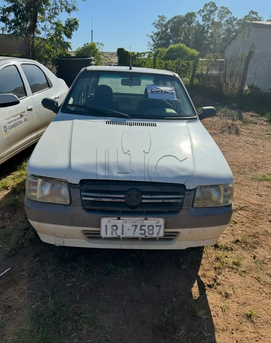 LOTE 003 - FIAT UNO 2010