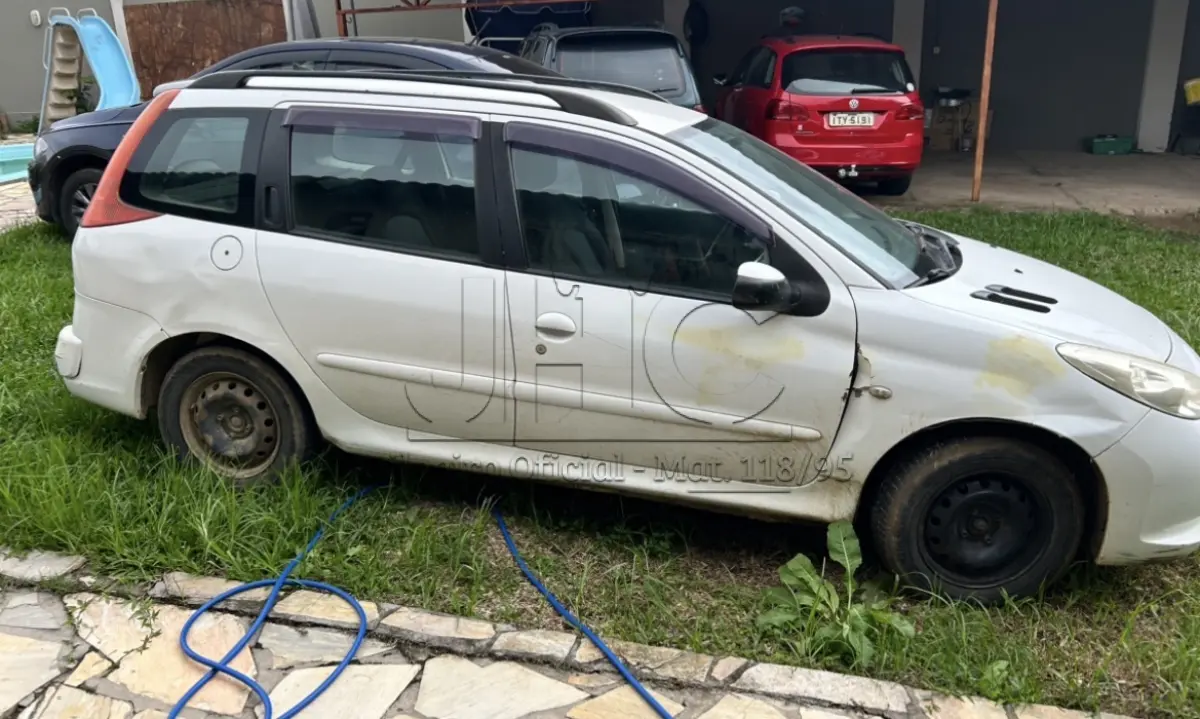 LOTE 001 - UM VEÍCULO PEUGEOT SW XR - PLACA ISA-0861 - 2011/2012