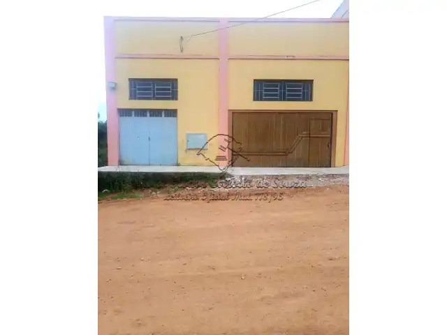 UM PRÉDIO COMERCIAL DE ALVENARIA - DEPÓSITO DO MERCADO VAREJÃO - BAGÉ/RS