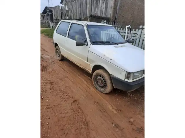 UM VEÍCULO FIAT UNO MILLE EX ANO 1999