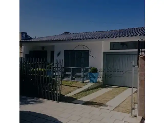 UM PRÉDIO DE ALVENARIA NA RUA JOÃO CARNEIRO EM BAGÉ/RS