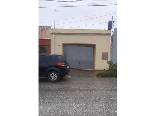 UM PRÉDIO DE ALVENARIA NA RUA SÃO JOÃO - BAGÉ/RS