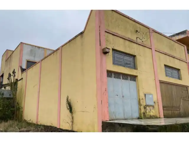 DEPÓSITO DO MERCADO VAREJÃO COM 598 M² - BAIRRO IVONE - BAGÉ/RS E UM TERRENO SEM BENFEITORIAS NO BAIRRO IVONE