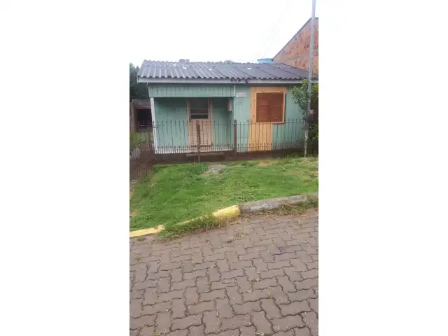 UM PRÉDIO DE ALVENARIA EM CANDIOTA