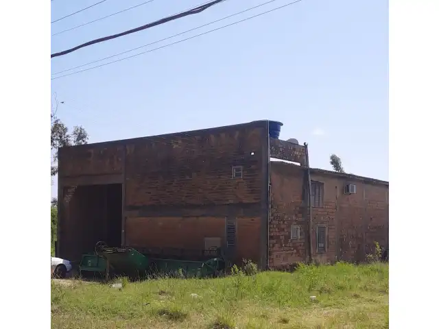 UM GALPÃO DE ALVENARIA NA RUA ATHOS ARAMIS BUDÓ - PASSO DO PRÍNCIPE