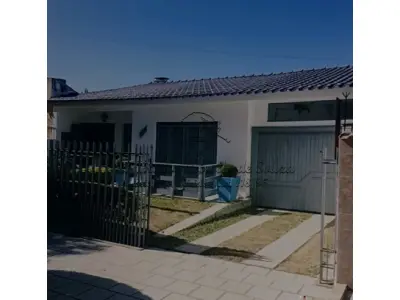 LOTE 001 - UM CASA DE ALVENARIA NA RUA JOÃO CARNEIRO (CASTRO ALVES) EM BAGÉ/RS