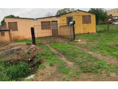 LOTE 001 - UM PRÉDIO DE ALVENARIA E MADEIRA NO PEDRA BRANCA - BAGÉ/RS