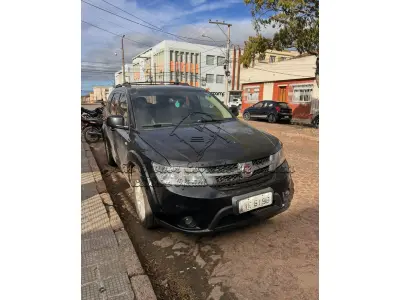 LOTE 001 - UM VEÍCULO FIAT FREEMONT PREC AT6, PLACA IVE-6198, ANO/MODELO 2013/2014