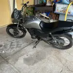 LOTE 002 - UMA MOTOCICLETA HONDA CG/150 TITAN, PLACA IQHH-5J38, ANO/MODELO 2009/2009, COR CINZA