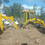 LOTE 0007 - UMA RETROESCAVADEIRA RANDON, ANO 2009, MOTOR MWM - MOTOR DE TRANSMISSÃO EM CONDIÇÕES, SEM PNEUS E SEM CONCHA TRASEIRA.