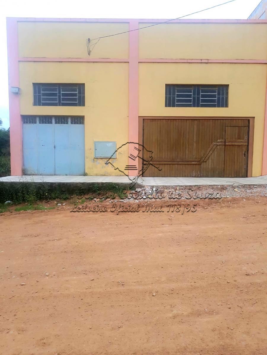 UM PRÉDIO COMERCIAL DE ALVENARIA - DEPÓSITO DO MERCADO VAREJÃO - BAGÉ/RS