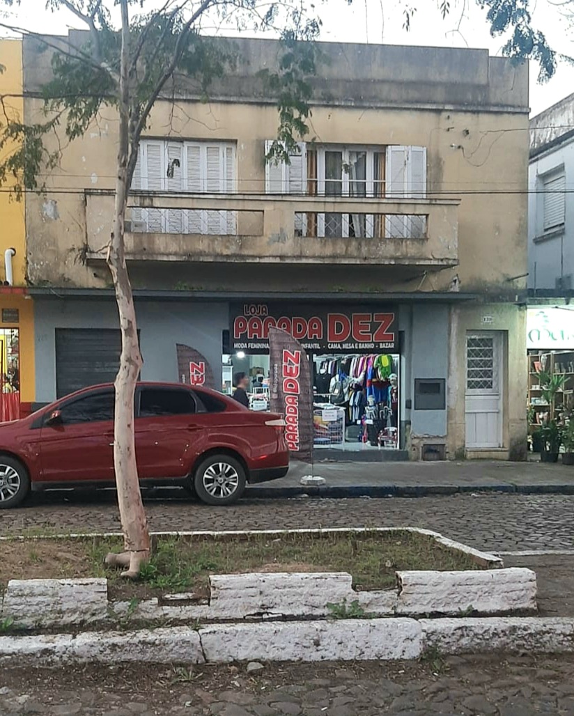 UM APARTAMENTO NA RUA GENERAL SAMPAIO NO CENTRO DE BAGÉ/RS