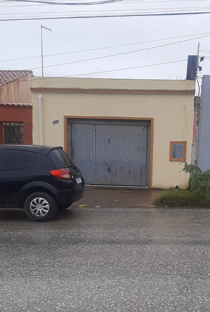 UM PRÉDIO DE ALVENARIA NA RUA SÃO JOÃO - BAGÉ/RS