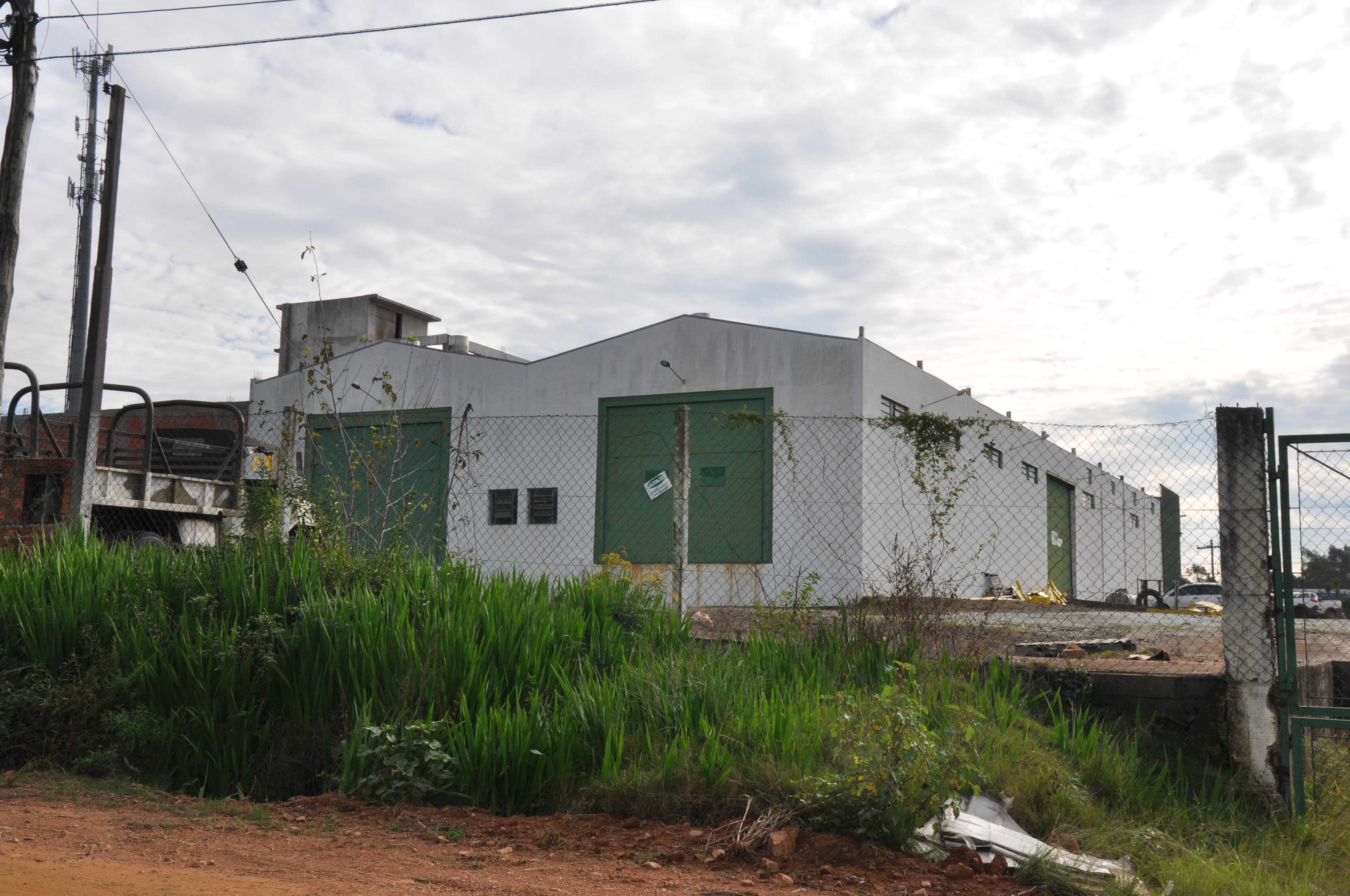 GALPÃO INDUSTRIAL NA RUA ODILON ALVARES - FUNDO SANTA TECLA - BAGÉ/RS
