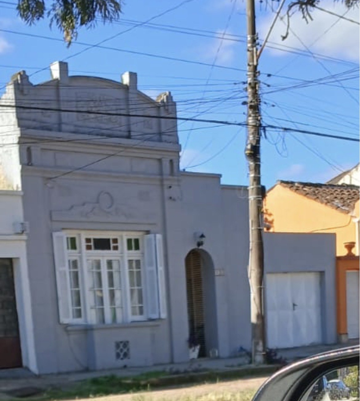 UMA CASA DE ALVENARIA NA RUA HIPÓLITO RIBEIRO - CENTRO - BAGÉ/RS